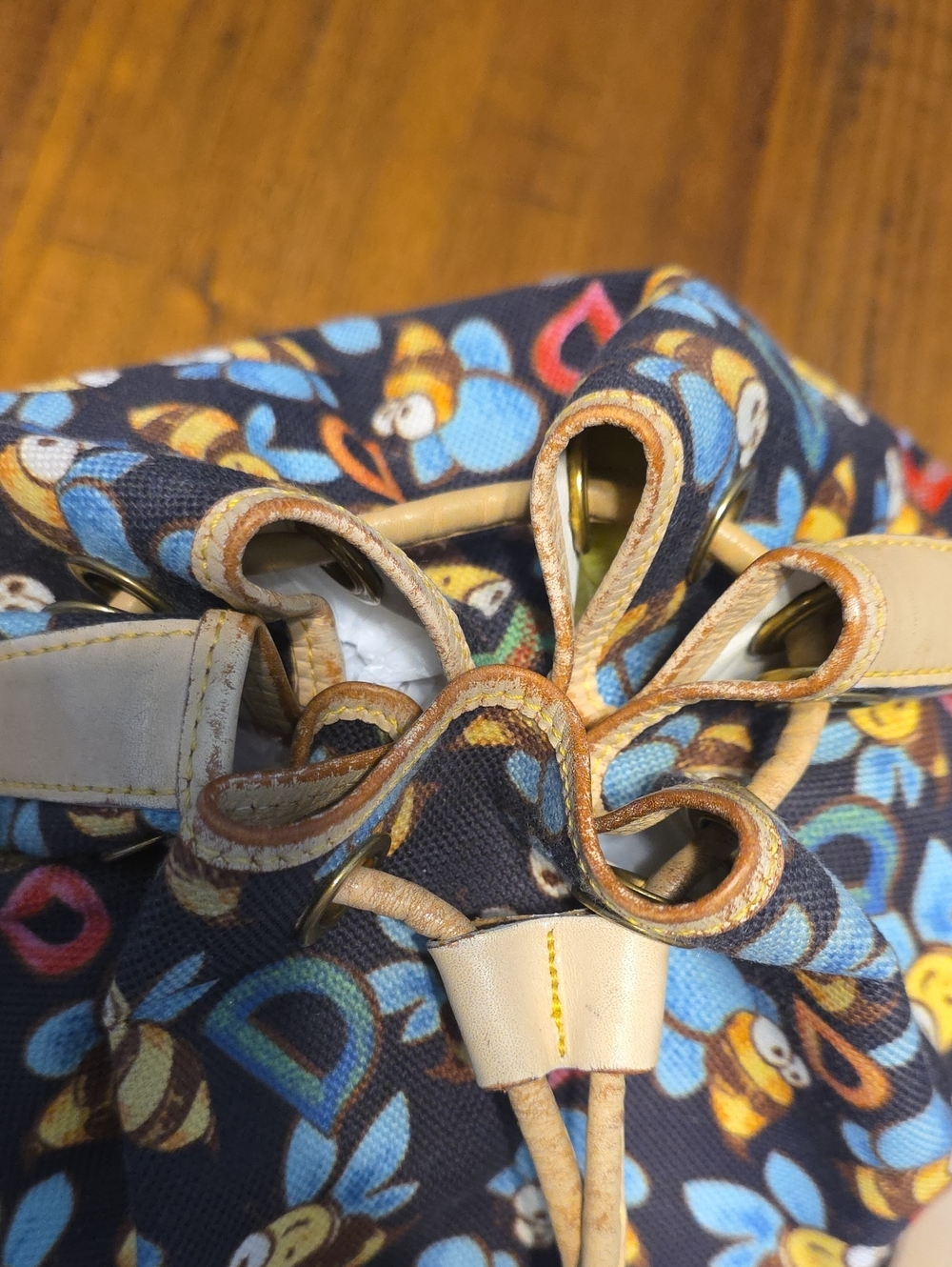 Dooney & Bourke  Bee Print Drawstring Shoulder Bag Rare - Picture 13 of 16
